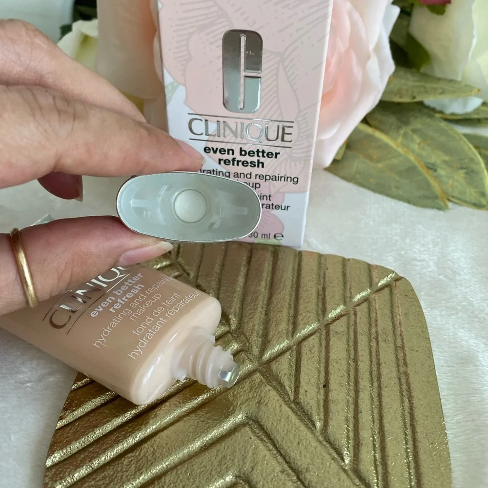 Clinique Even Better Refresh Hydrating and Repairing Makeup CN 10- Alabaster